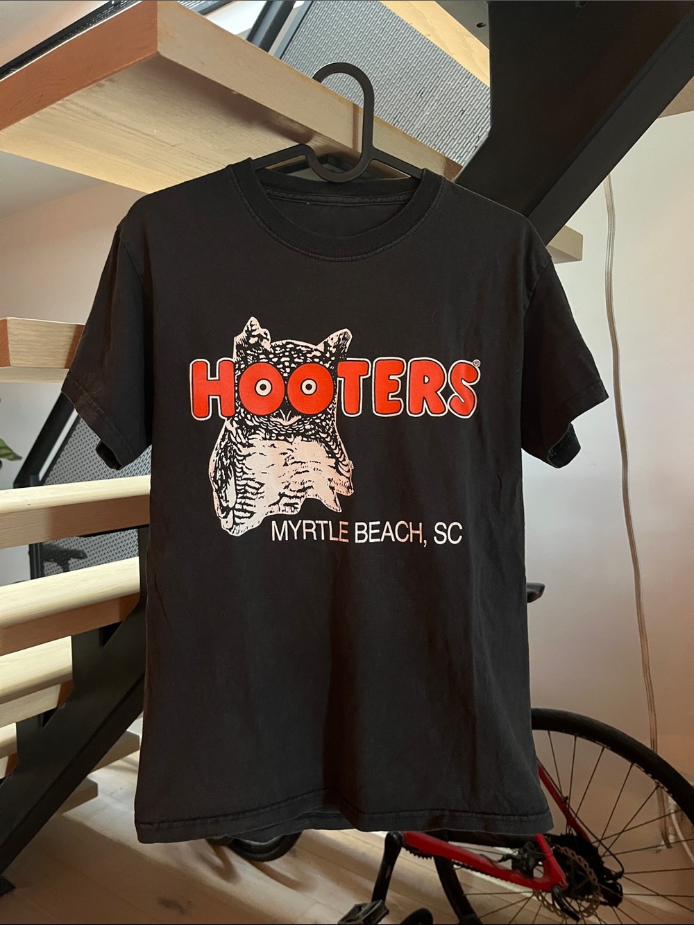 HOOTERS TEE
